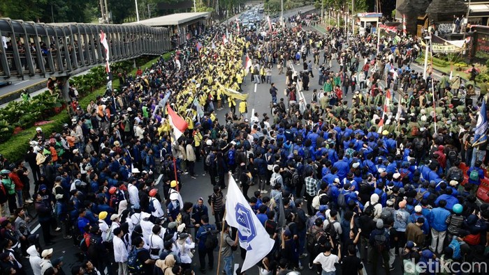 suasana-terkini-lalin-di-depan-polda-metro